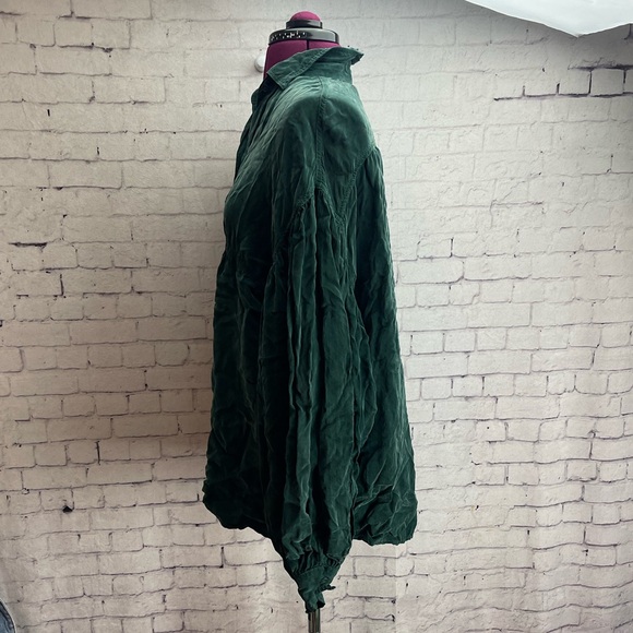 Tianello dark green button down blouse with large sleeves size medium - Picture 3 of 6